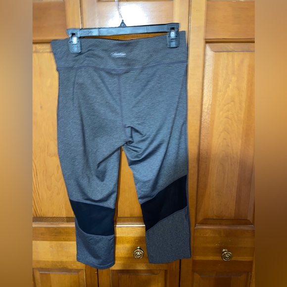 Calvin Klein Performance Capris - Picture 4 of 4